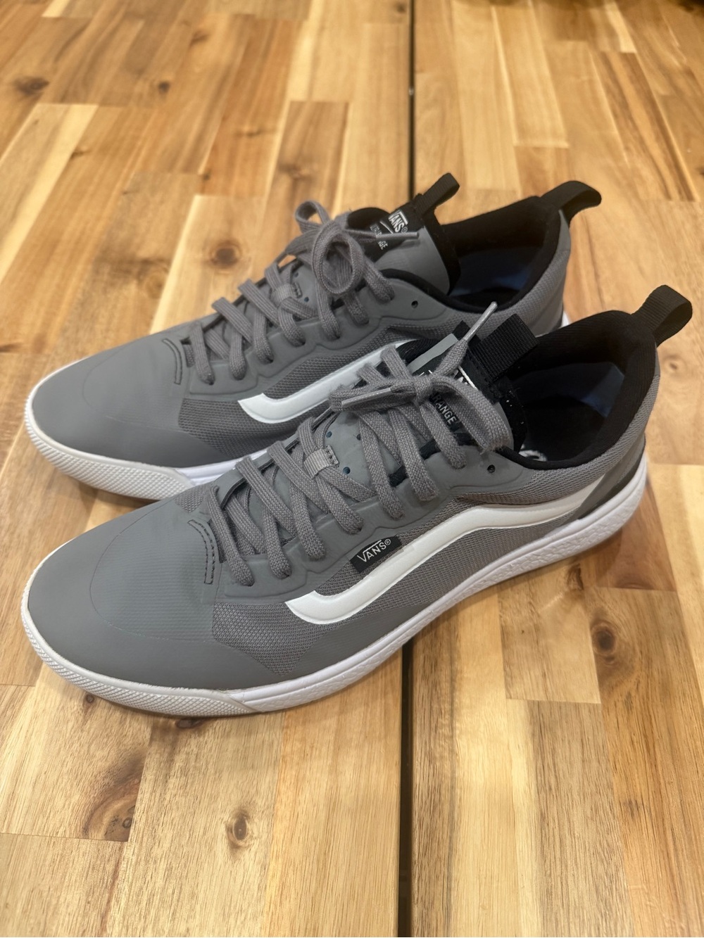 Vans Gray UltraRange Low-Top Sneakers with White Side Wave